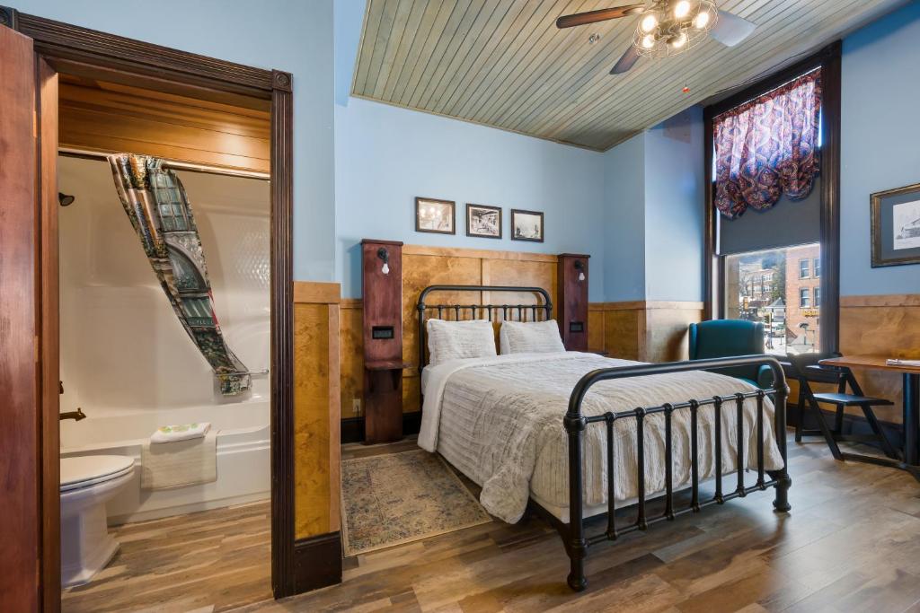 Historic Iron Horse Inn - Deadwood - Habitación Doble Deluxe (2 Adultos + 1 Niño)