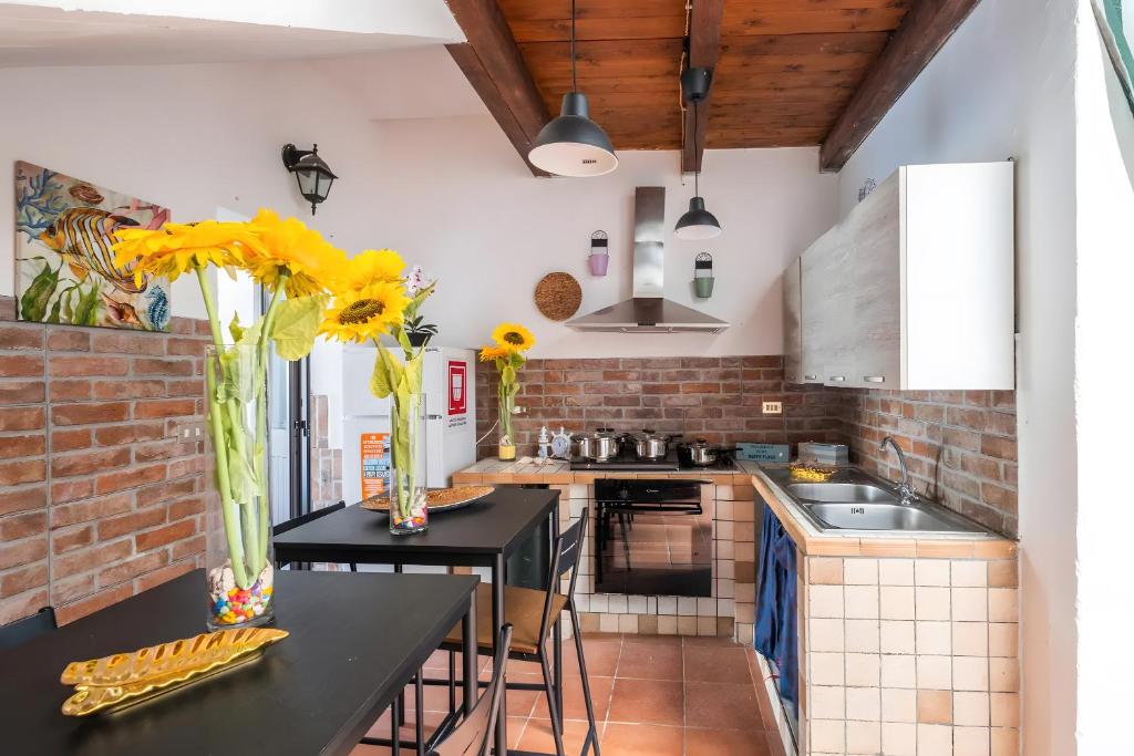 Η κουζίνα ή μικρή κουζίνα στο Breeze Haven Villetta