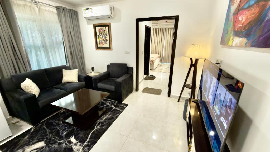 Et tv og/eller underholdning på Scenic Haven Corner View In Gulberg