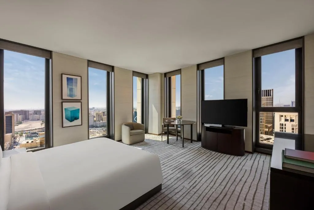 Deluxe King Room with City View