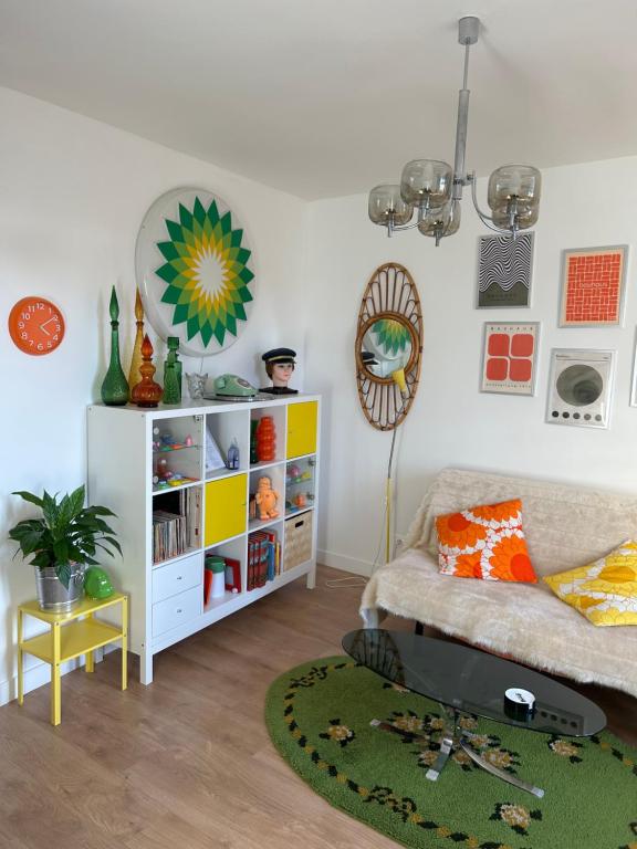 Ένα ή περισσότερα κρεβάτια σε δωμάτιο στο Le vintage, 10 min de Disneyland, 30 min de Paris - 50 m gare- 30 min CDG aéroport