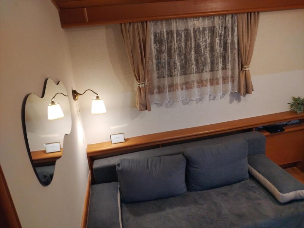a living room with a couch and two lights at Apartman 601 i 603 Kopaonik Centar in Kopaonik