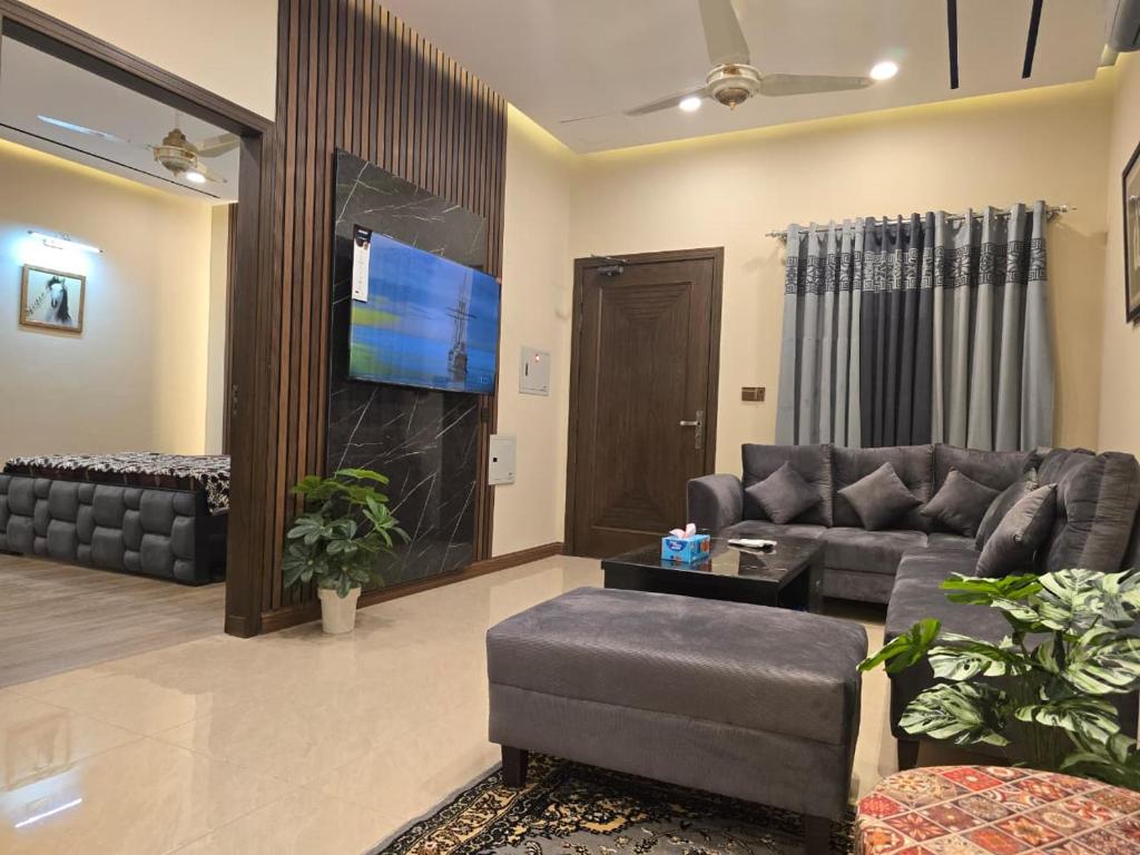 伊斯兰堡Zeta Mall Condo Pool above Mall below的相册照片