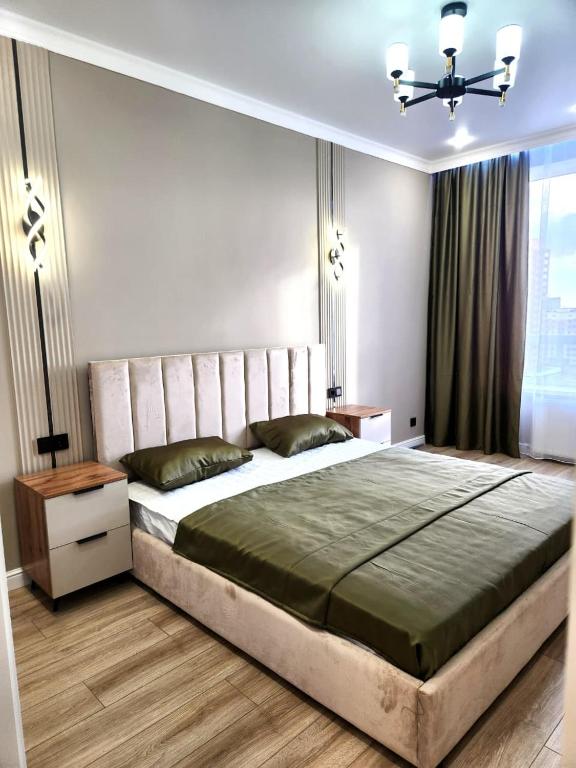 En eller flere senge i et værelse på Квартира