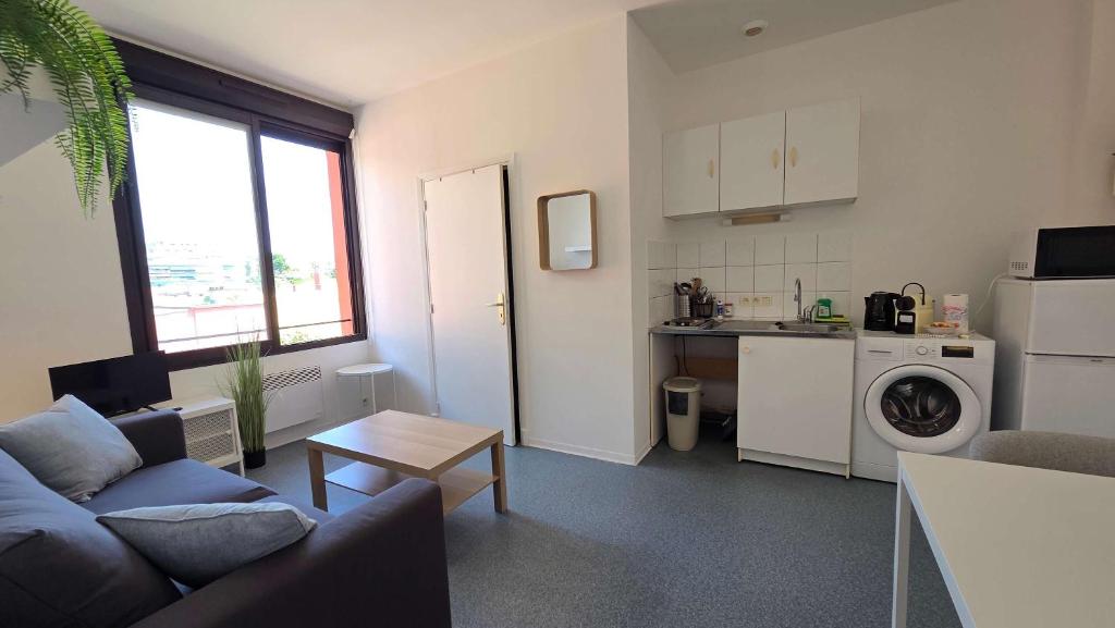 LX137 1-Bedroom - Downtown Nice - Mobility Lease