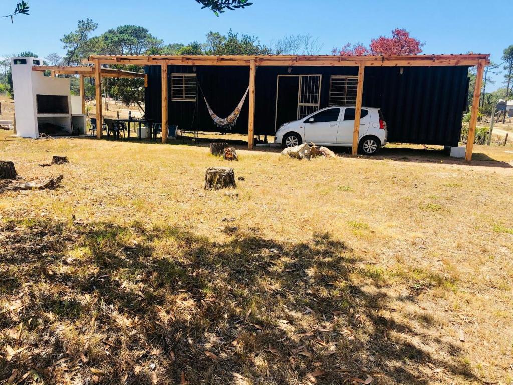 Το κτήριο όπου στεγάζεται  η παραθεριστική κατοικία