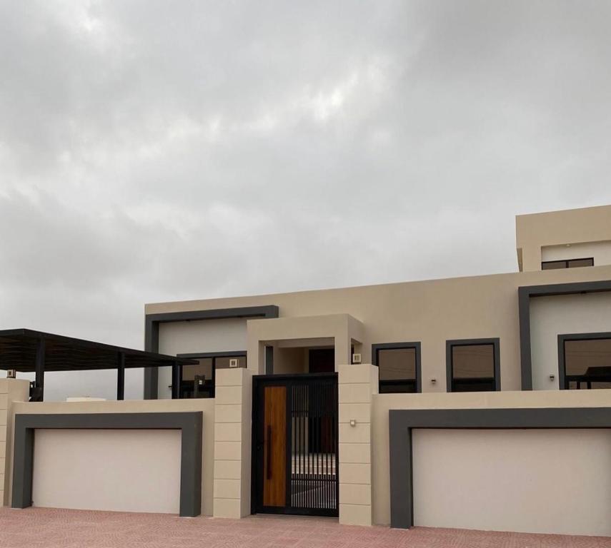 Το κτήριο όπου στεγάζεται  η παραθεριστική κατοικία