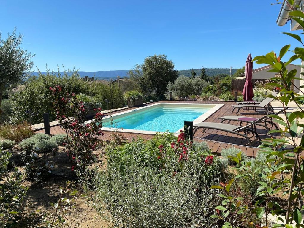 Бассейн в La Maison De Paulette или поблизости