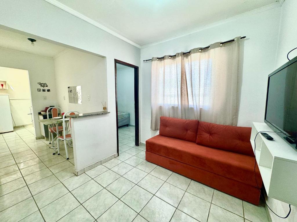 Μια τηλεόραση ή/και κέντρο ψυχαγωγίας στο APT-10 Completo Com Ar-Condicionado Garagem Predio Central Perto de tudo