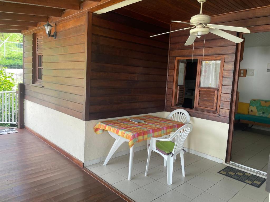 Balkón nebo terasa v ubytování résidence Pòm kajou