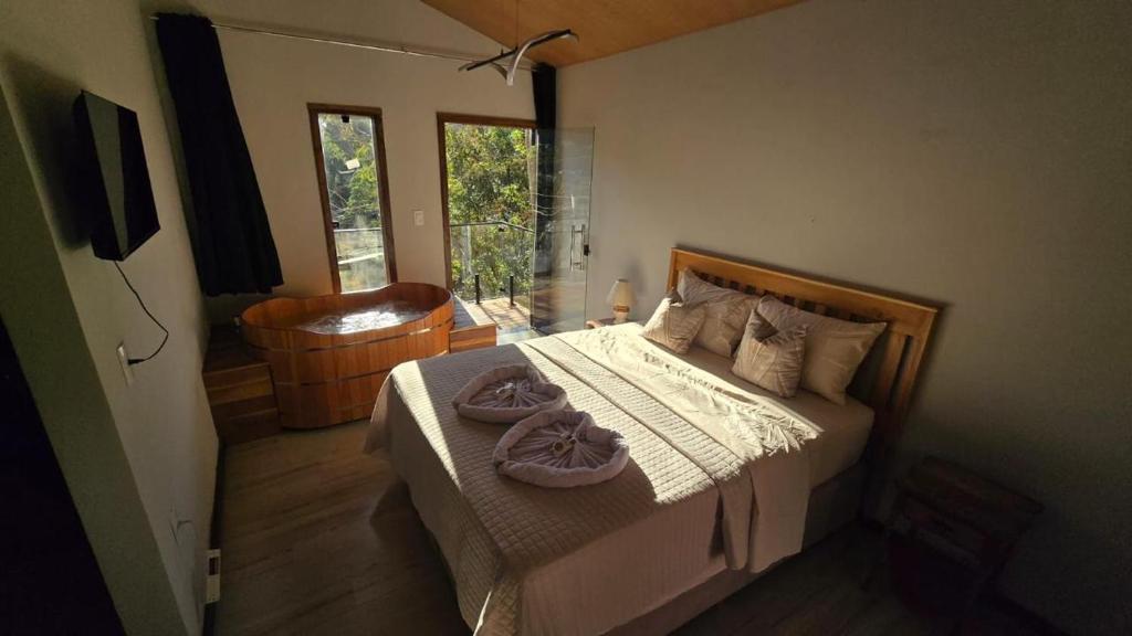 Ένα ή περισσότερα κρεβάτια σε δωμάτιο στο Chalés Pedras e Madeiras