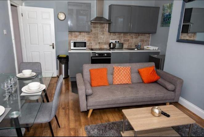 Φωτογραφία από το άλμπουμ του Executive 2 Bedroom Serviced Apartment στο Νιούκαστλ απόν Τάιν