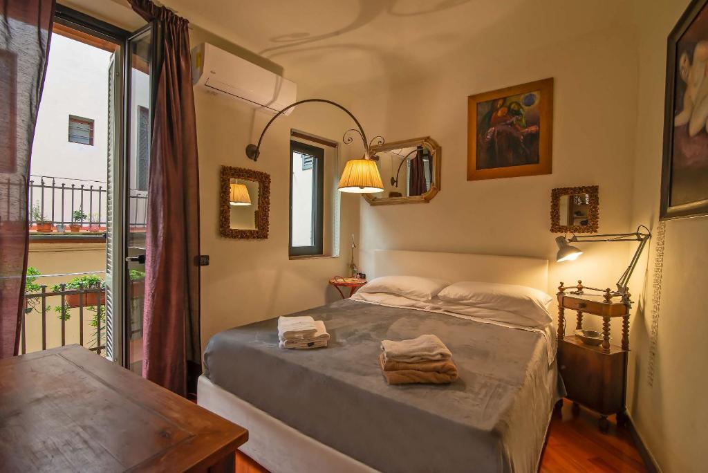 Charming Balcony Studio Florence Near City Center