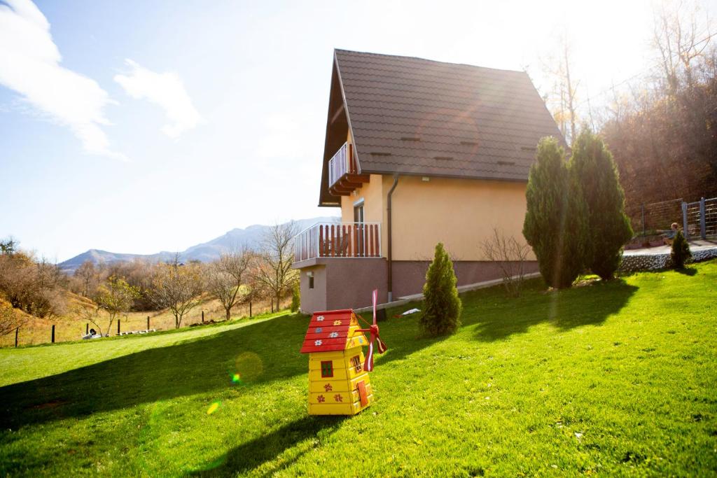 a house with a toy house on the lawn at Planinska kuća S&I in Bjelašnica