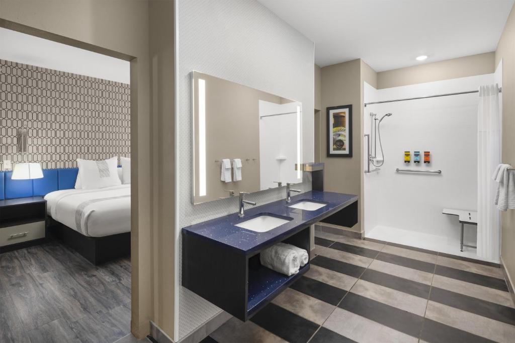 GLō Best Western Dawley Farms In Sioux Falls photo