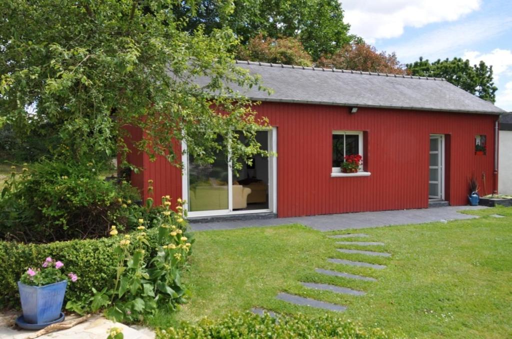 a red house with a yard in front of it at Escapade Champêtre in Chevaigné