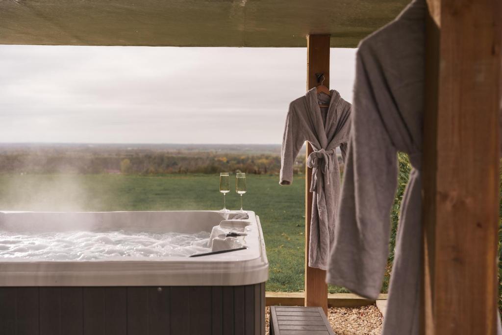 Fotografie z fotogalerie ubytování Countryside Retreat with hot tub v destinaci Boarstall