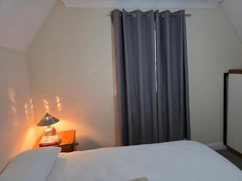 Postel nebo postele na pokoji v ubytování Stay Near Colchester twn centre4