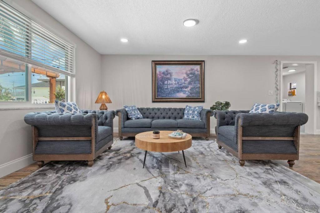 Posezení v ubytování Lake view just 1 min to beach