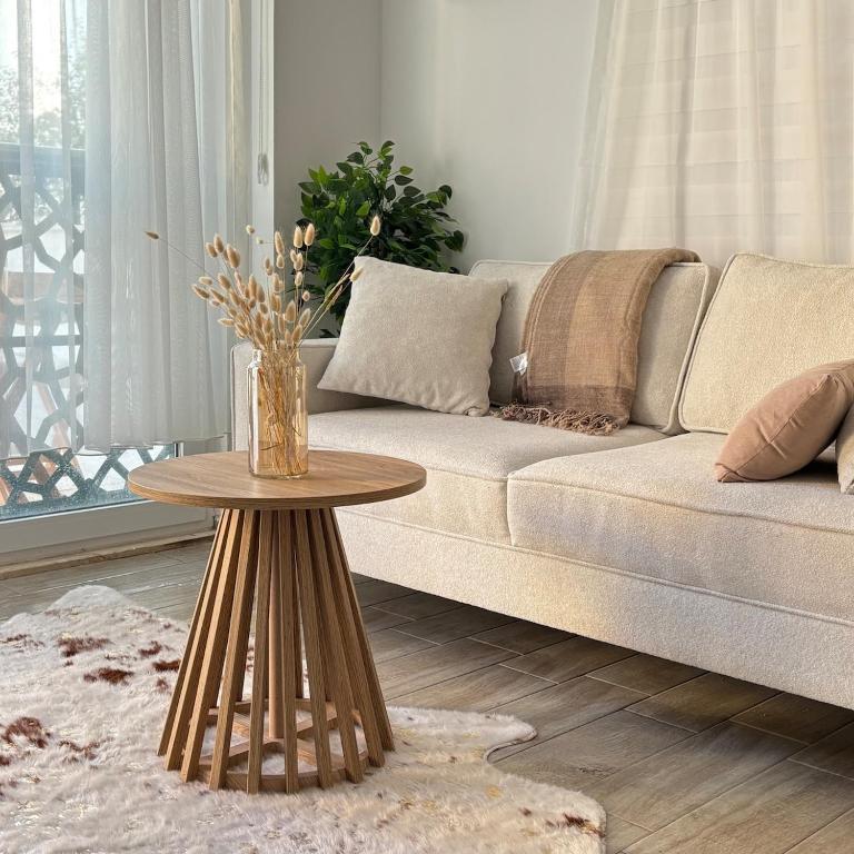 Posezení v ubytování Bright Modern Flat - Pool & Garden Near Shops