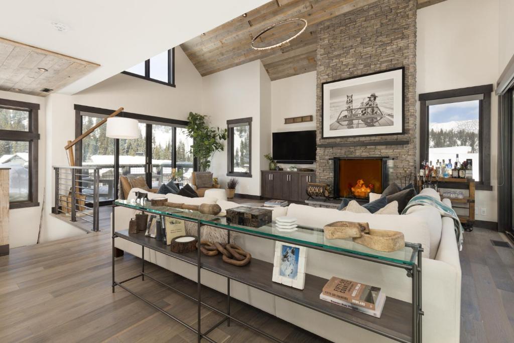 Μια τηλεόραση ή/και κέντρο ψυχαγωγίας στο Spanish Peaks - Highlands Cabin 36