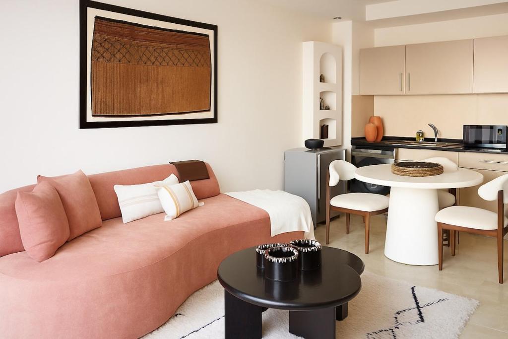 Khu vực ghế ngồi tại Mounir Hamari