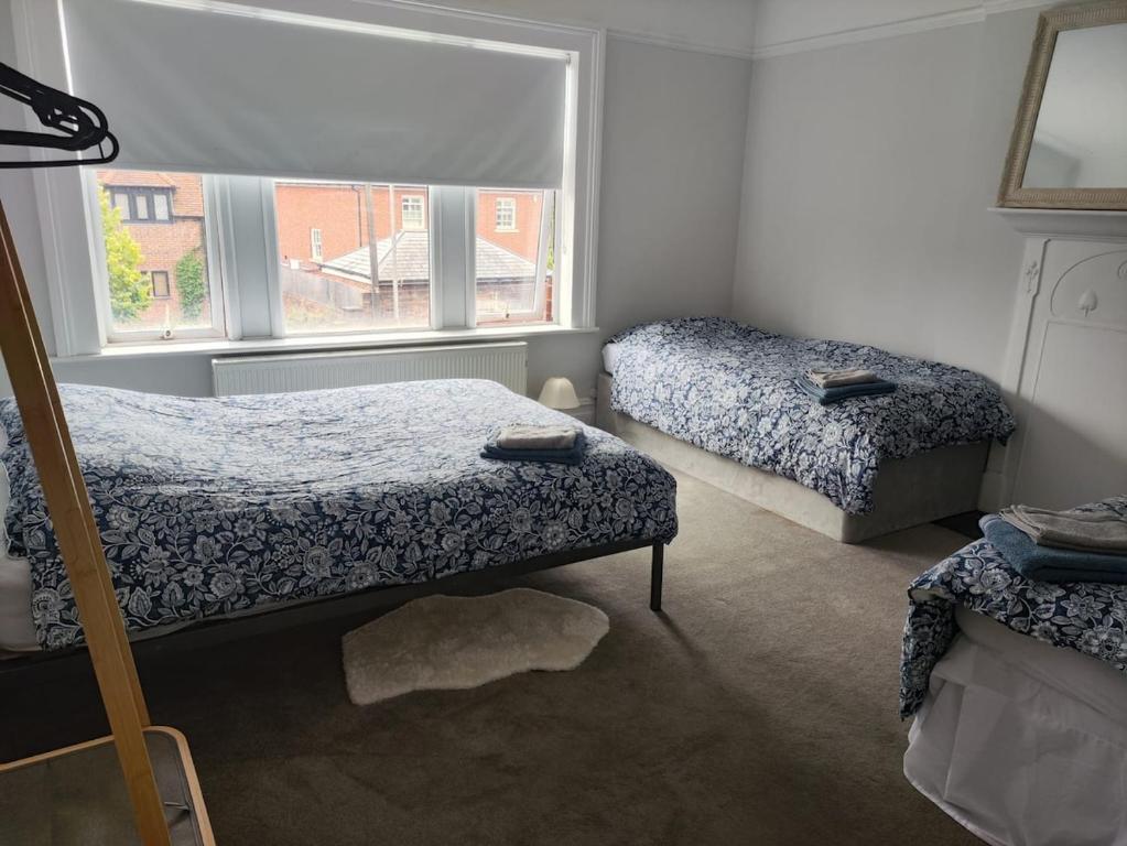 a bedroom with two beds and a window at Victorian House with 4 Bedrooms 9 Beds 13 Guests 2 Bathrooms Parking in Caversham