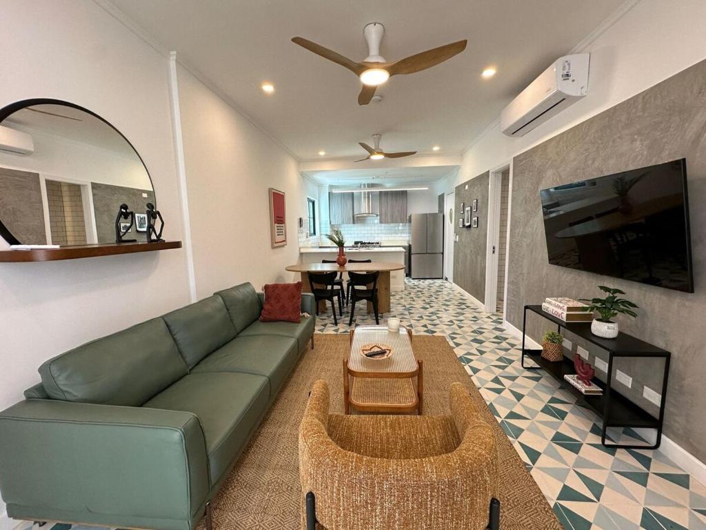a living room with a green couch and a table at Stunning 1BR in Santa Ana Best Area in Panama City