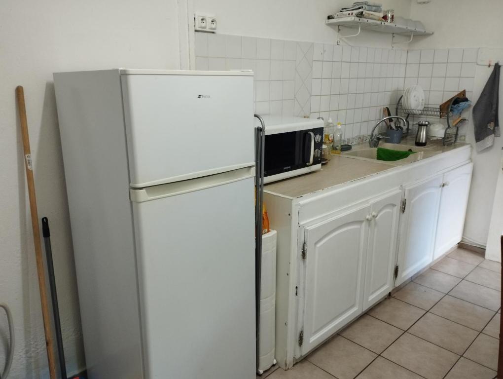 Η κουζίνα ή μικρή κουζίνα στο Petite Kaz KRÉOL