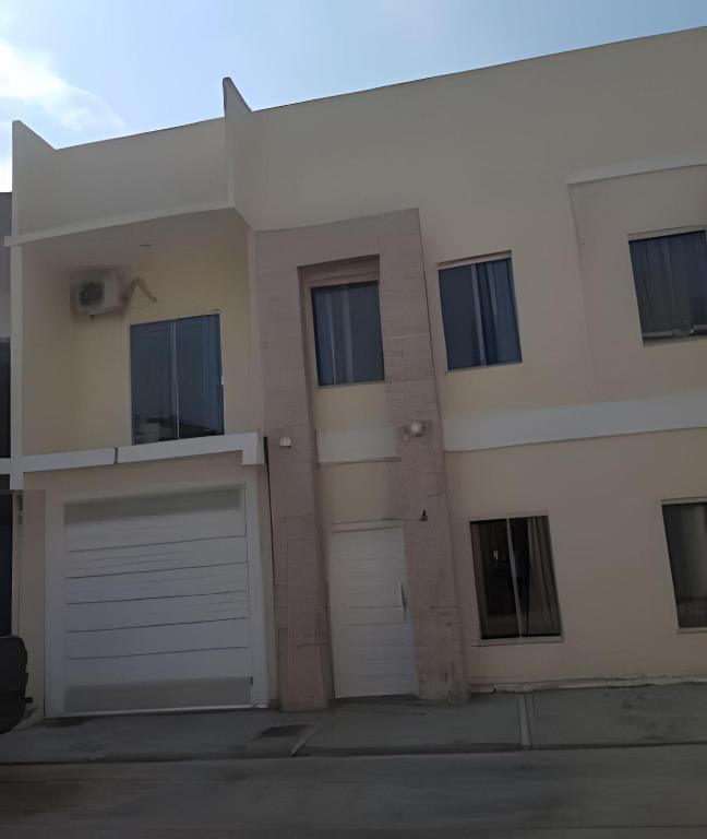 Sobrado 4 amplo e confortável - Housity