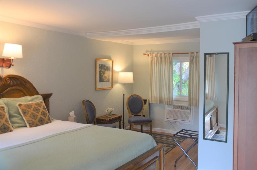 Cornwall Inn - Queen Room