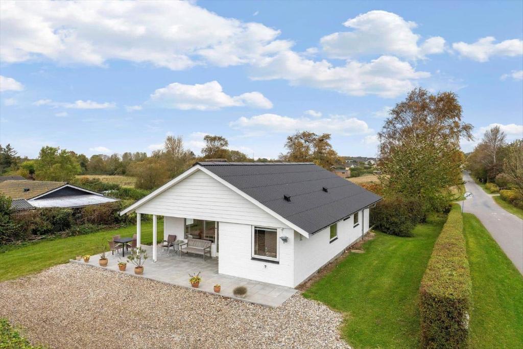 Το κτήριο όπου στεγάζεται  η παραθεριστική κατοικία