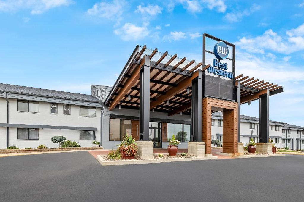 Best Western West Towne Suites photo