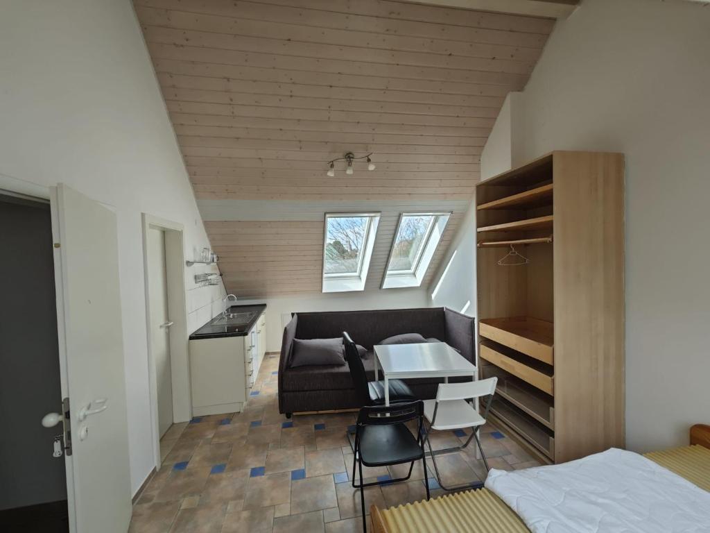 Ένα ή περισσότερα κρεβάτια σε δωμάτιο στο Dachgeschoss Harbour Apartments Höri