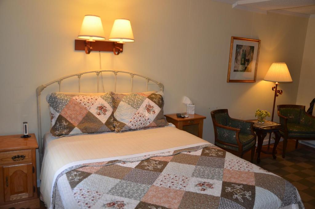 Cornwall Inn - Queen Room