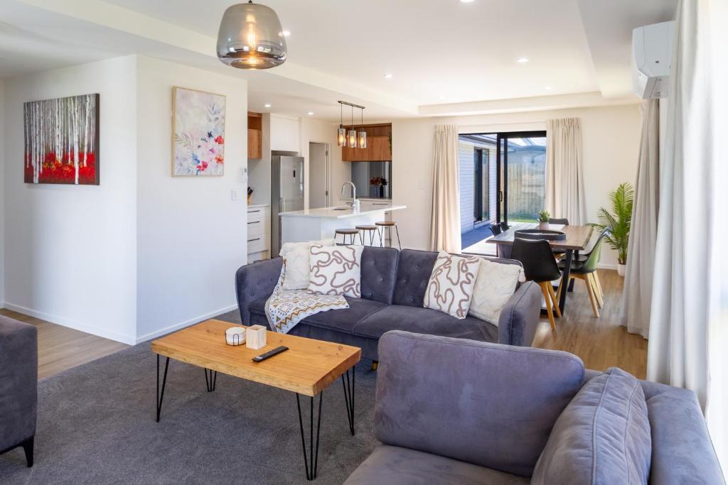 Kuchyň nebo kuchyňský kout v ubytování Halswell Quarry - Walk and Explore - 3 bed