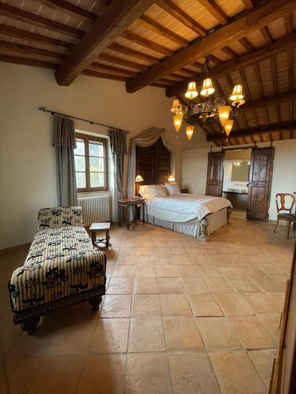 a large bedroom with a bed and a chandelier at Casa al Vento in Talla