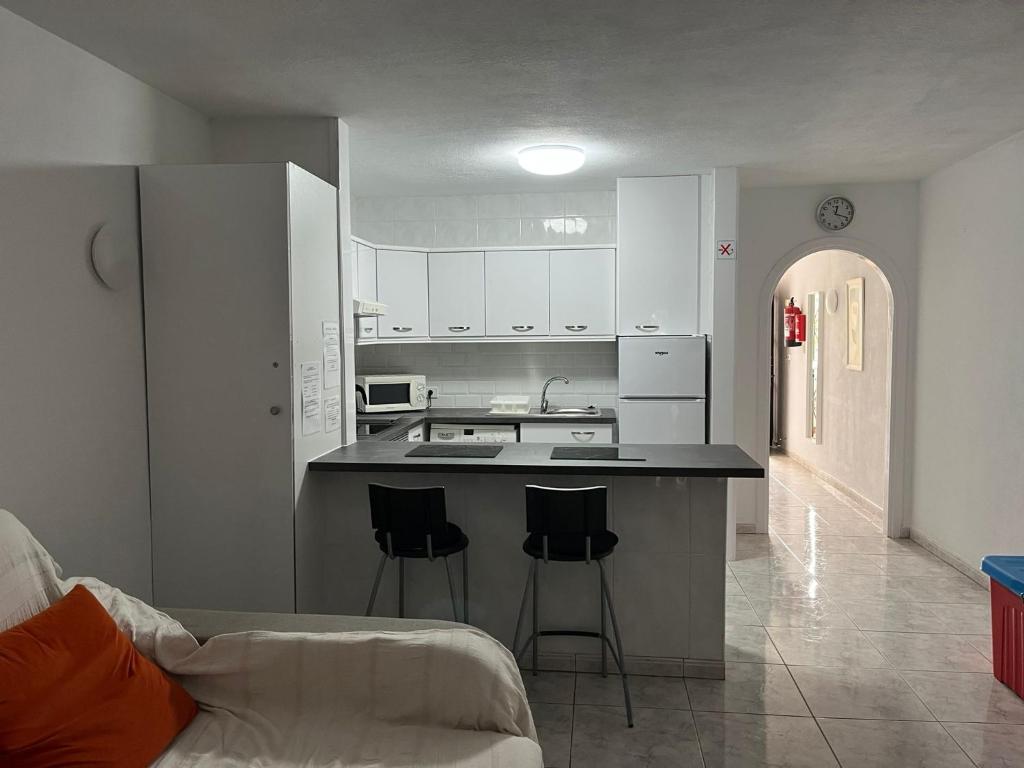 Lovely Self Catering 1 bed Apartment 8A2, Los Cristianos,Tenerife