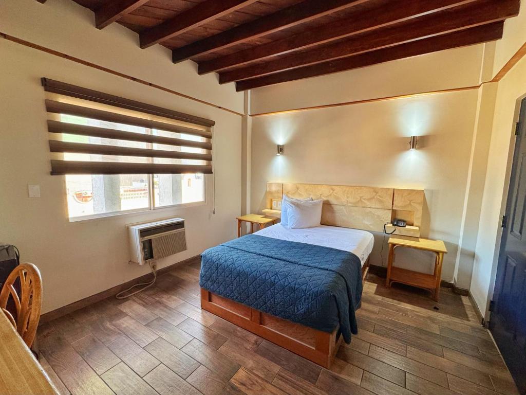 Ένα ή περισσότερα κρεβάτια σε δωμάτιο στο Hotel Paris