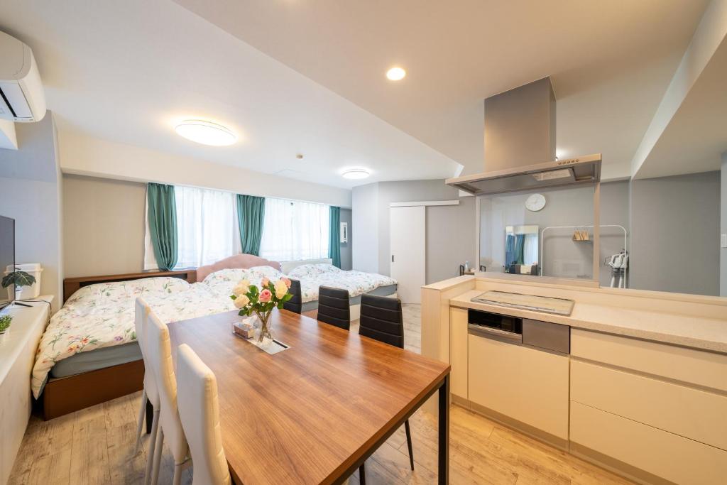 a small apartment with a kitchen and a dining table at 目白 Yoko hotel shinnjuku, shinokubo 10 people stay, big room in Tokyo