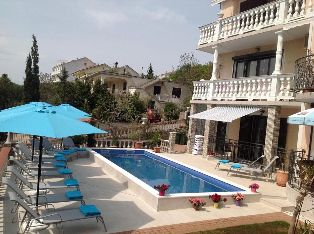 The swimming pool at or close to Apartments Villa Vera