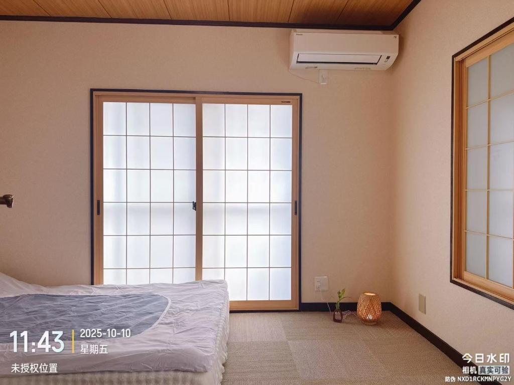 Ένα ή περισσότερα κρεβάτια σε δωμάτιο στο Alia 旅館