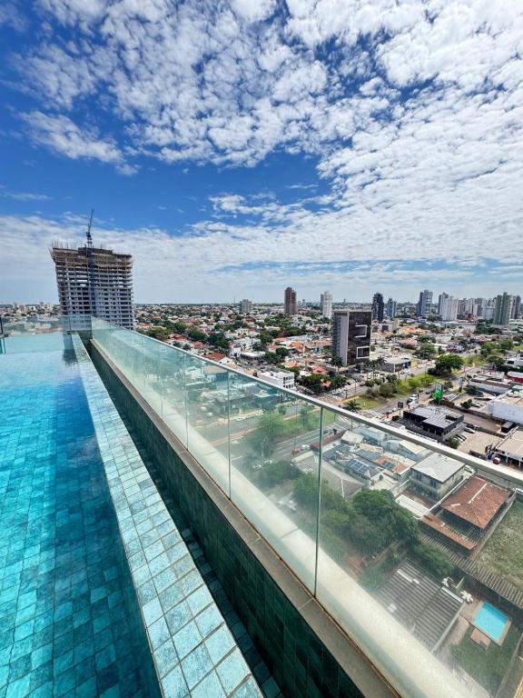 vista sulla città dalla parte superiore di un edificio di Charmant Vertigo a Campo Grande