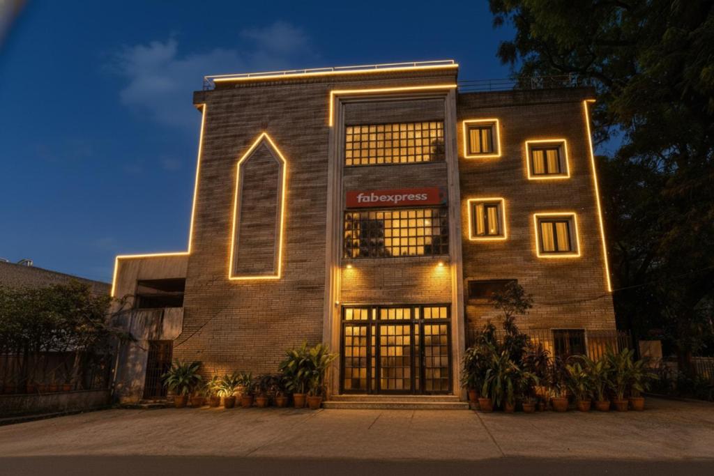FabExpress Hemkunt Mansion - Housity