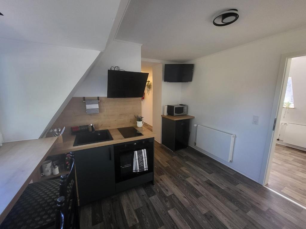 Η κουζίνα ή μικρή κουζίνα στο Gemütliche Wohnung mit großer Dachterrasse