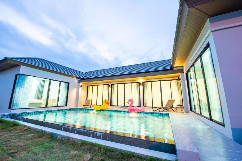 Πισίνα στο ή κοντά στο Aurora Villa Pattaya - Luxury 4BR Pool Villa
