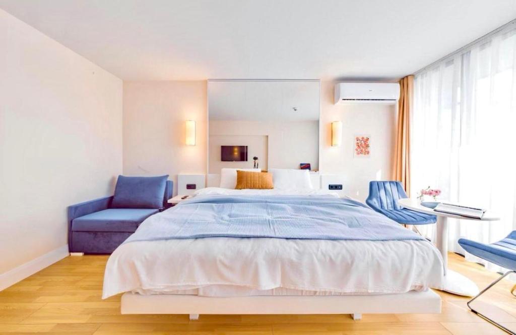 Ένα ή περισσότερα κρεβάτια σε δωμάτιο στο Orbi City Amazing Apartments