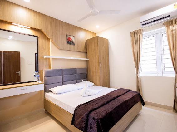 Ένα ή περισσότερα κρεβάτια σε δωμάτιο στο Sree Home Stay and Service Apartment