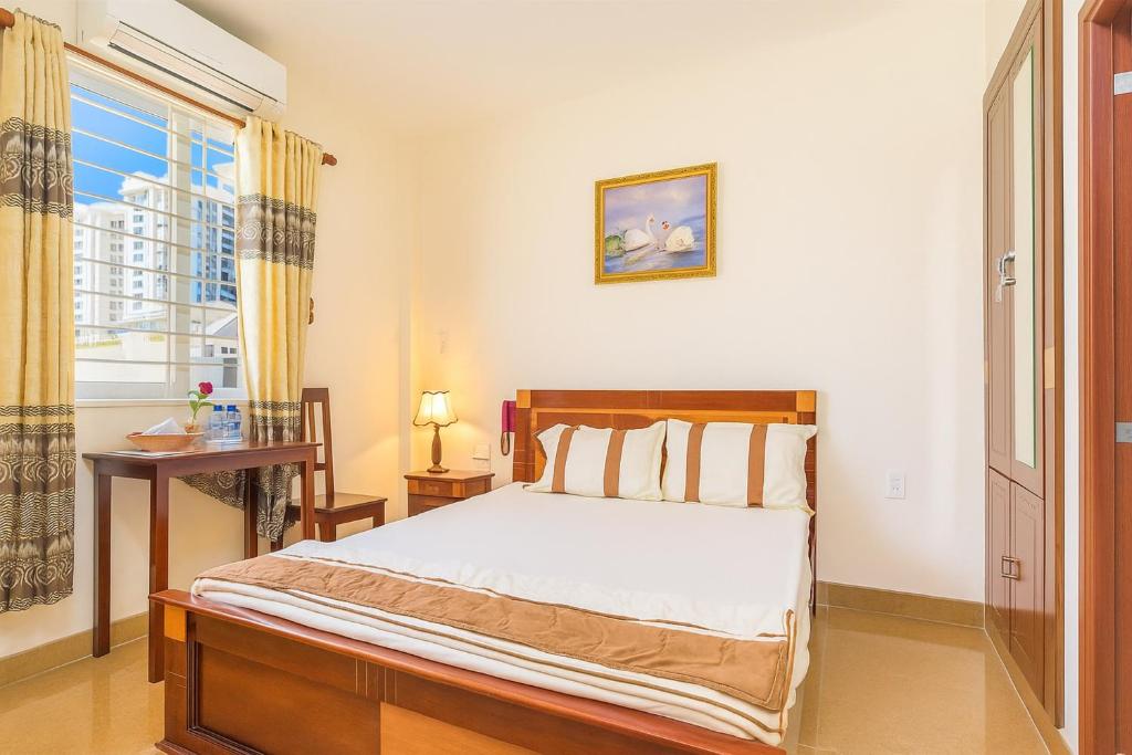 Ένα ή περισσότερα κρεβάτια σε δωμάτιο στο Hưng Phát Hotel Tân Phú