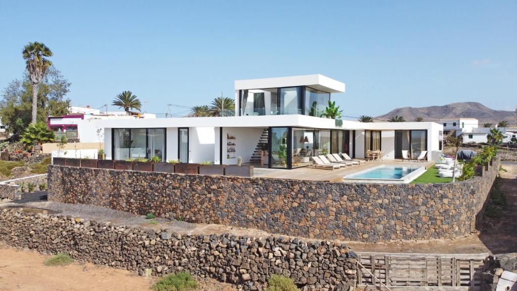 Bazén v ubytování Salty Villa by Aura Collection nebo v jeho okolí